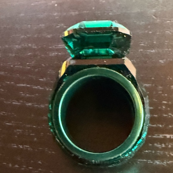Swarovski Lucent Cocktail Ring, Octagon Cut Green, Size 8 - Picture 13 of 16